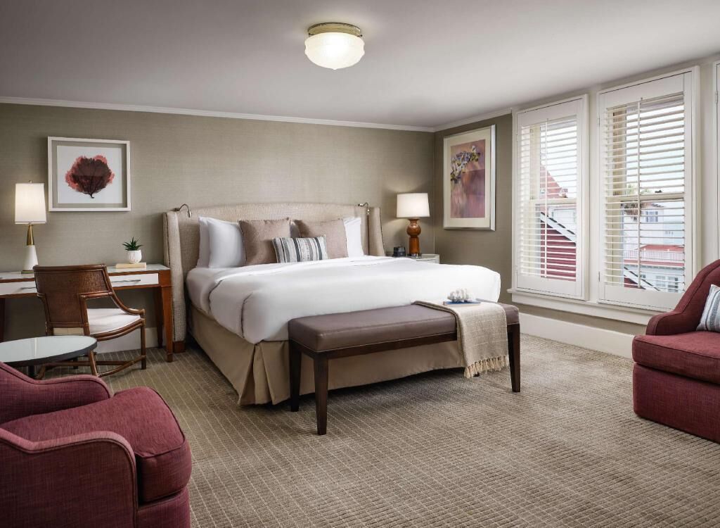 Premium bedding, in-room safe, iron/ironing board, free WiFi