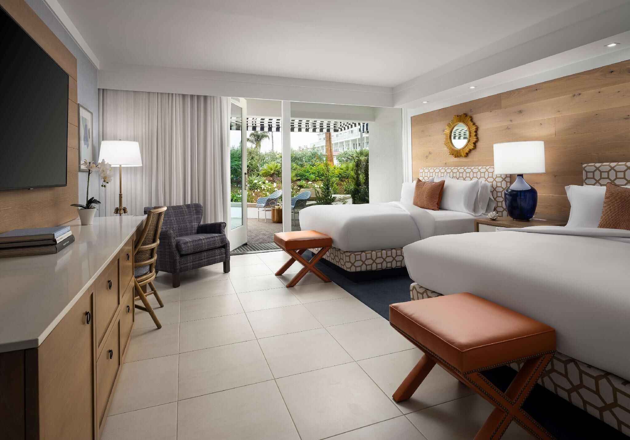 Premium bedding, in-room safe, iron/ironing board, free WiFi