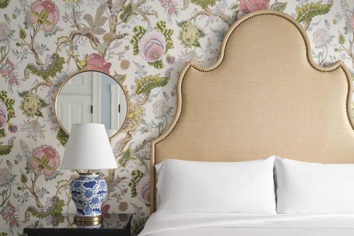 Premium bedding, in-room safe, iron/ironing board, free WiFi