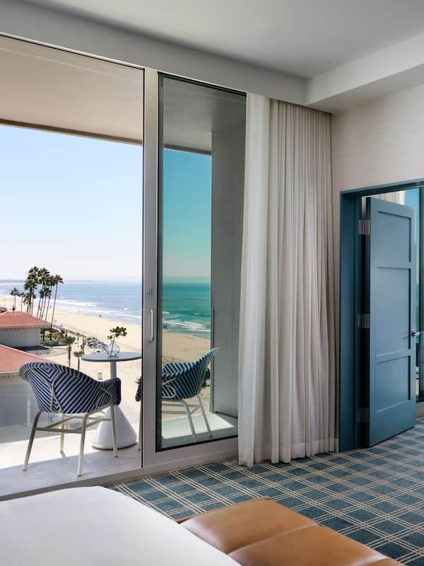 The Views Ocean View Suite 1 King | Premium bedding, in-room safe, iron/ironing board, free WiFi