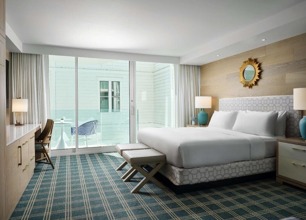 Premium bedding, in-room safe, iron/ironing board, free WiFi