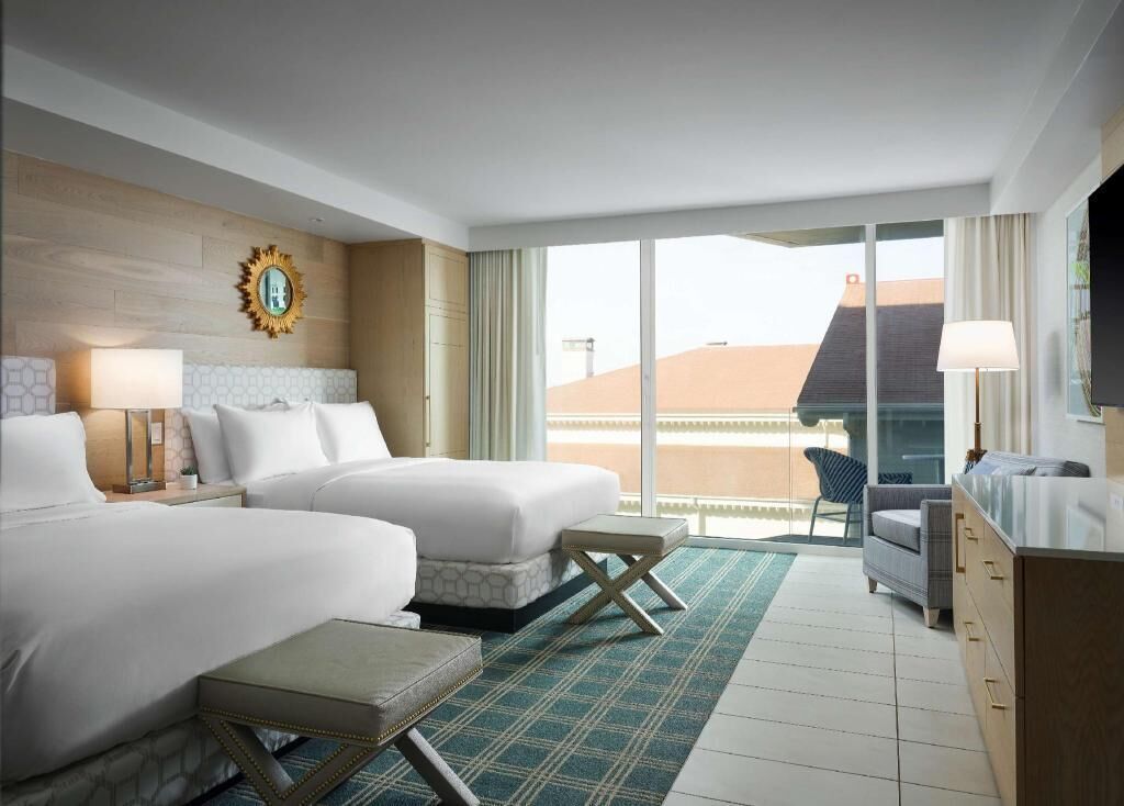 Premium bedding, in-room safe, iron/ironing board, free WiFi