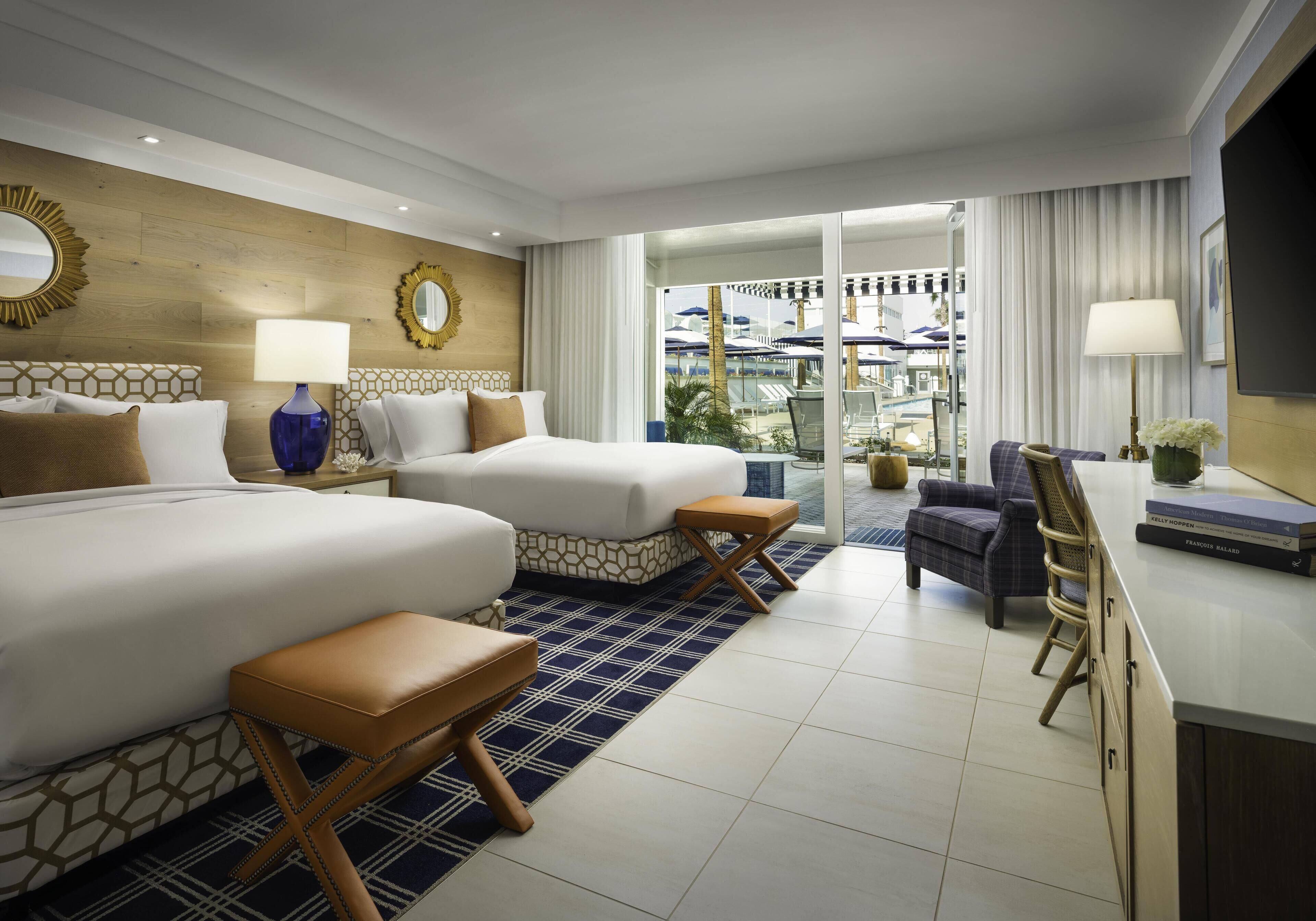 Cabana Pool View 2 Queens