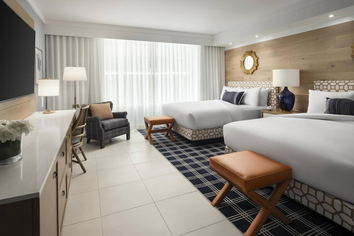 Sengetøy av topp kvalitet, safe på rommet og strykejern/-brett