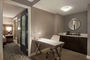 Suite, 1 Bedroom | Minibar - Hilton Tampa Downtown (Tampa)