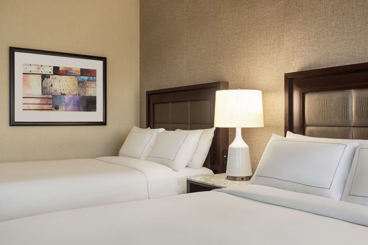 Premium bedding, in-room safe, desk, laptop workspace