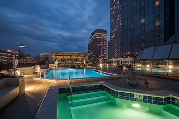 Outdoor pool, sun loungers at Hilton Tampa Downtown