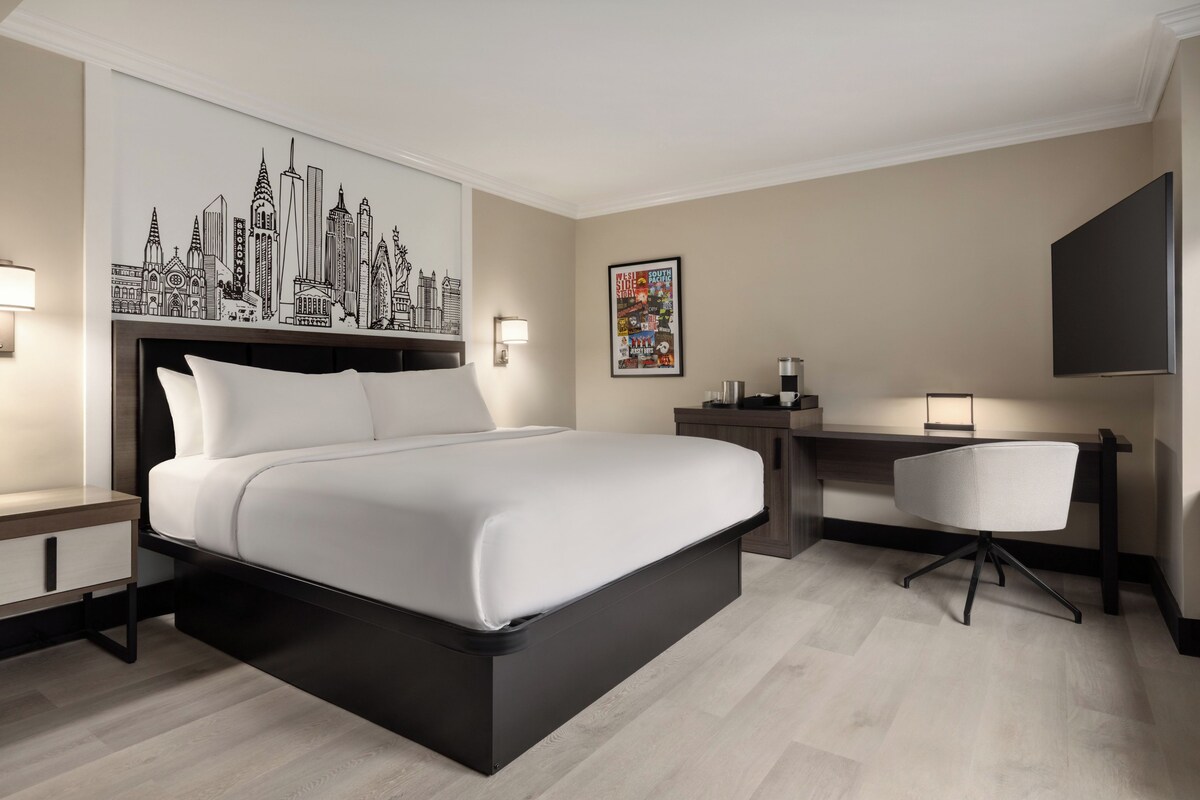 Premium bedding, pillow-top beds, in-room safe, desk