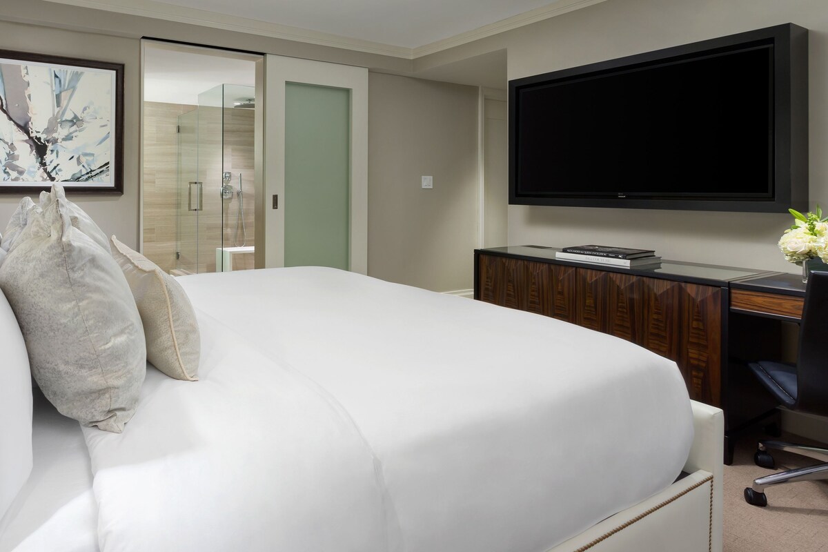 Premium bedding, pillow-top beds, in-room safe, desk