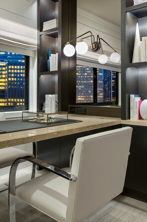 Premium bedding, pillowtop beds, in-room safe, desk - Crowne Plaza Manhattan Times Square by IHG (New York)