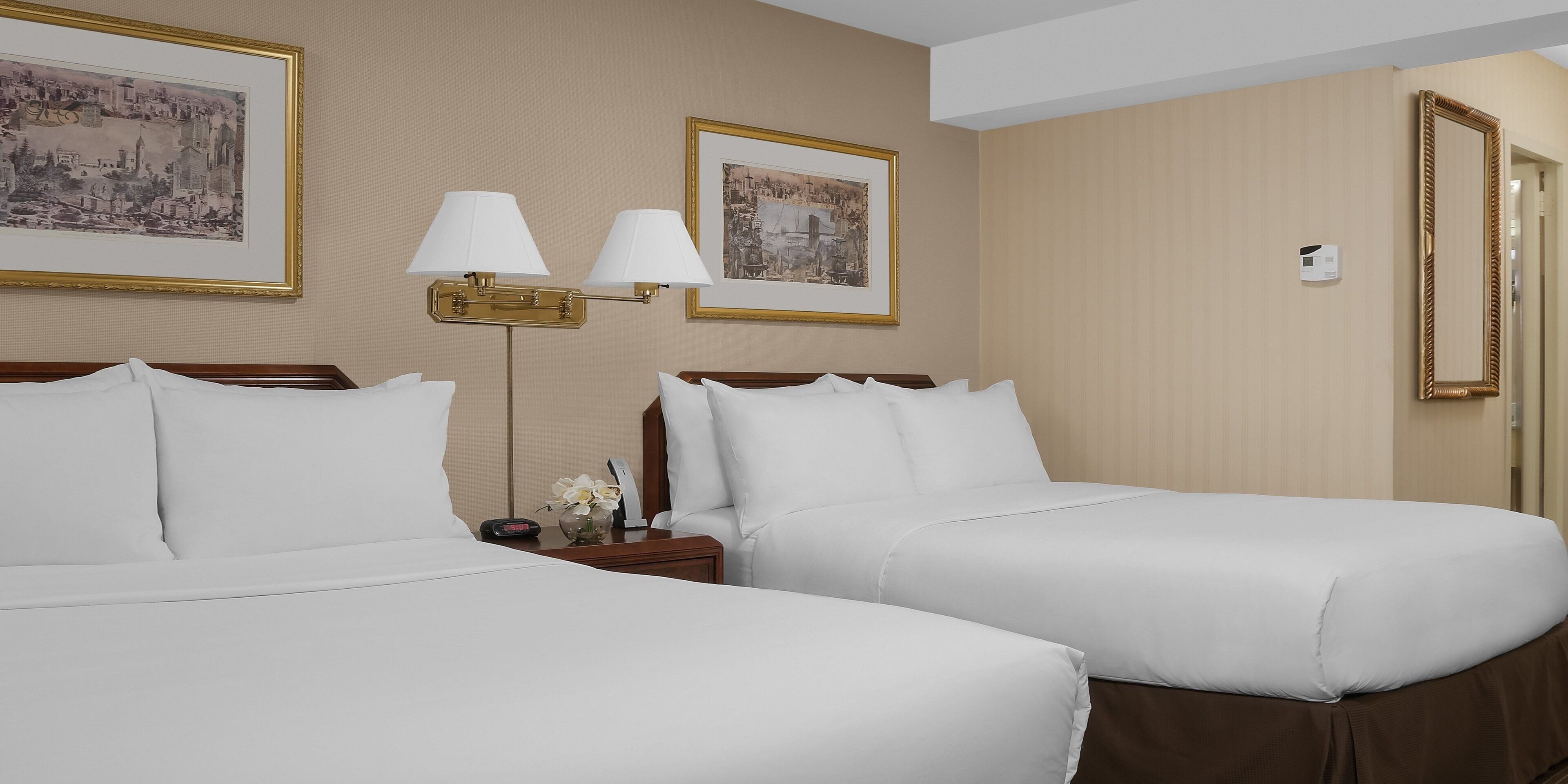 Ylelliset vuodevaatteet, pillowtop-patjalliset sängyt