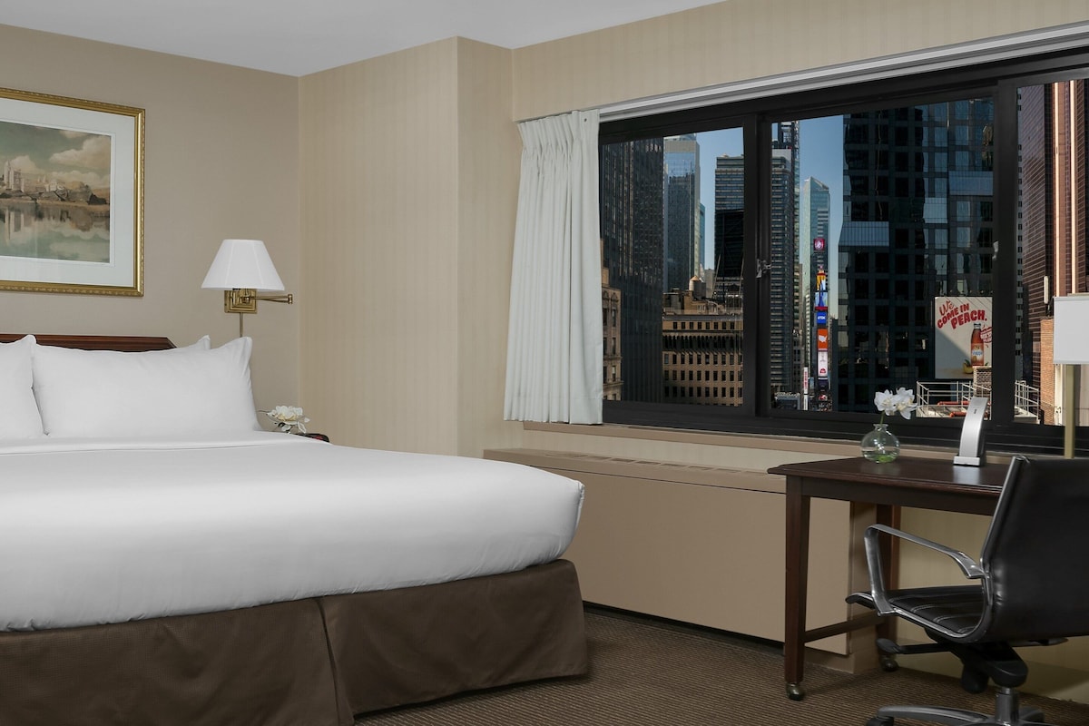 Premium bedding, pillowtop beds, in-room safe, desk