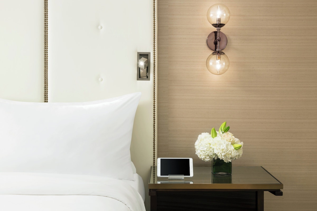 Premium Room | Premium bedding, pillowtop beds, in-room safe, desk