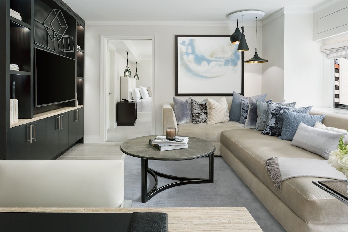Presidential Suite, 1 King Bed (Manhattan Floor) | Premium bedding, pillowtop beds, in-room safe, desk