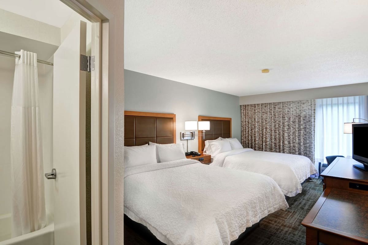 Premium bedding, in-room safe, blackout drapes, iron/ironing board