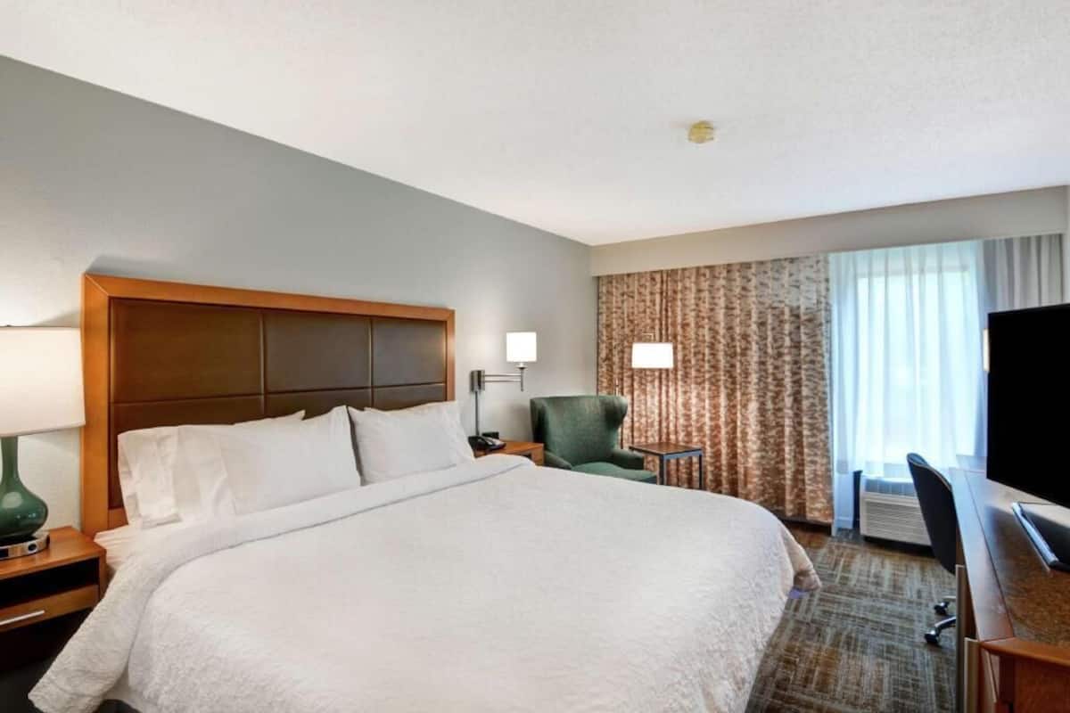 Premium bedding, in-room safe, blackout drapes, iron/ironing board