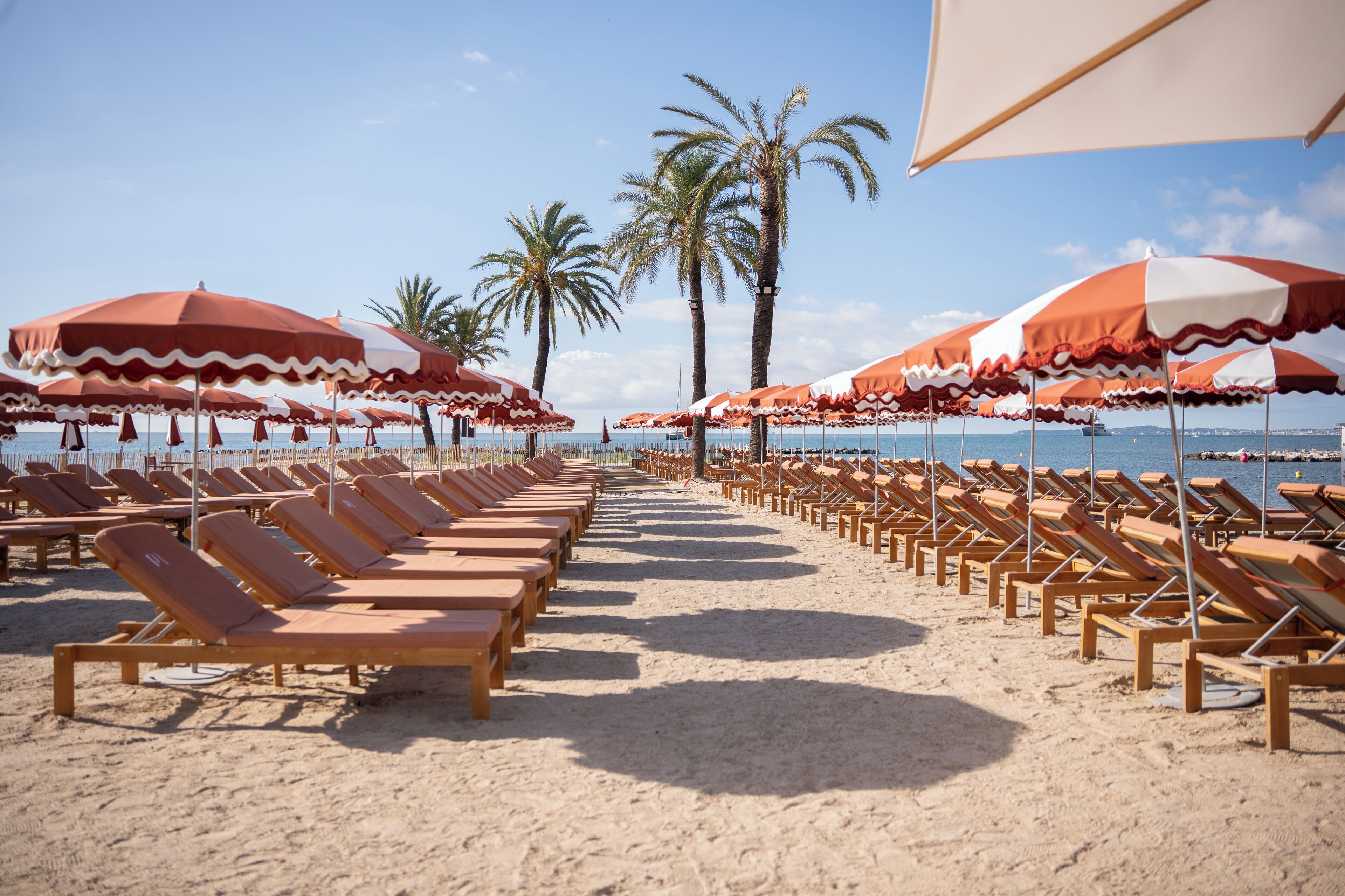private beach, white sand, sun-loungers, beach umbrellas