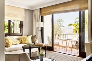 Garden Suite - Suite, Garden Area | Living area | Plasma TV, iPad, DVD player, iPod dock