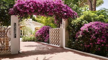 A gated entrance with a white fence and a sign that reads 'CASABEL.'