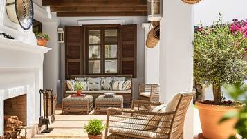 Villa, 4 Schlafzimmer, eigener Pool (EL Cortijo) | Minibar, Zimmersafe, individuell dekoriert, individuell eingerichtet
