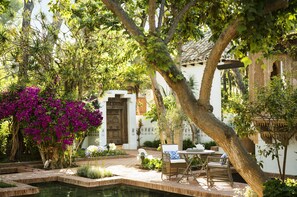 Couples treatment rooms, sauna, hot tub, steam room, hot springs