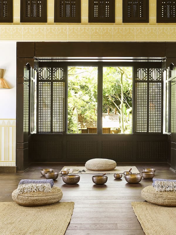 Couples treatment rooms, sauna, hot tub, steam room, hot springs