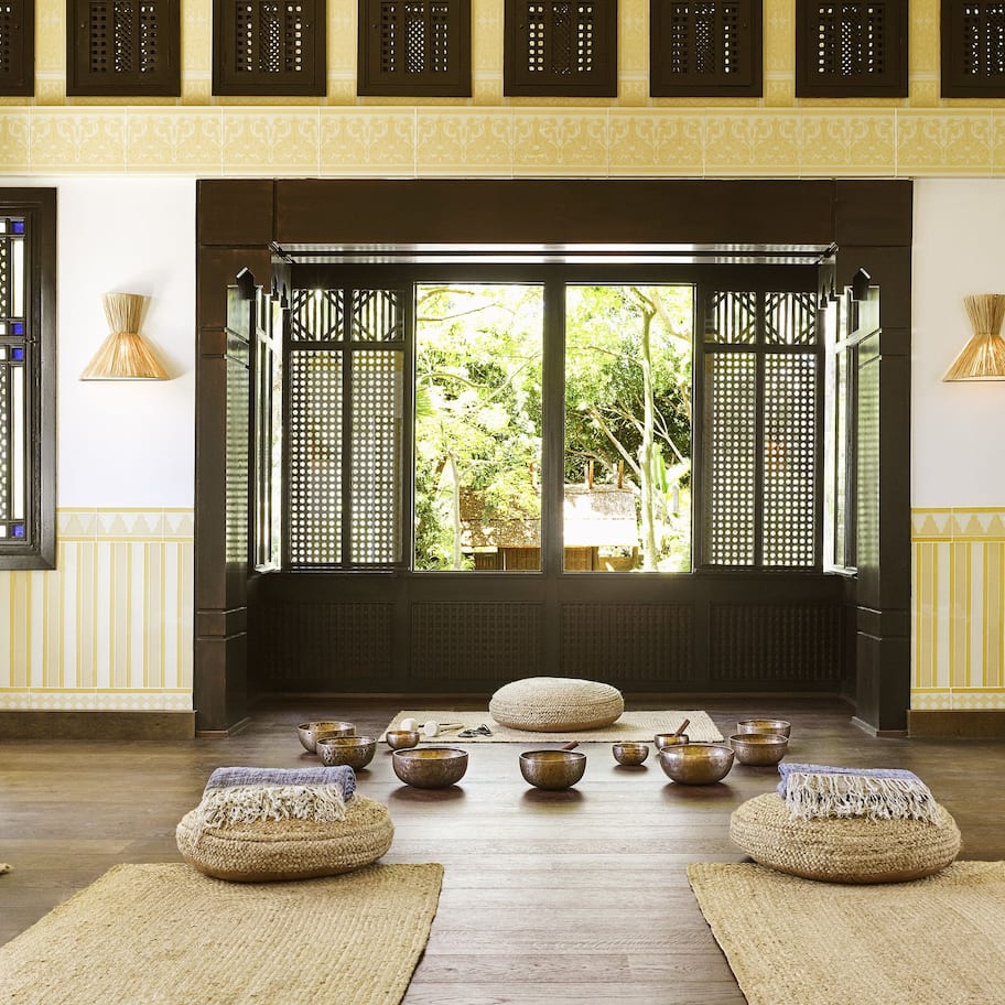 Couples treatment rooms, sauna, hot tub, steam room, hot springs