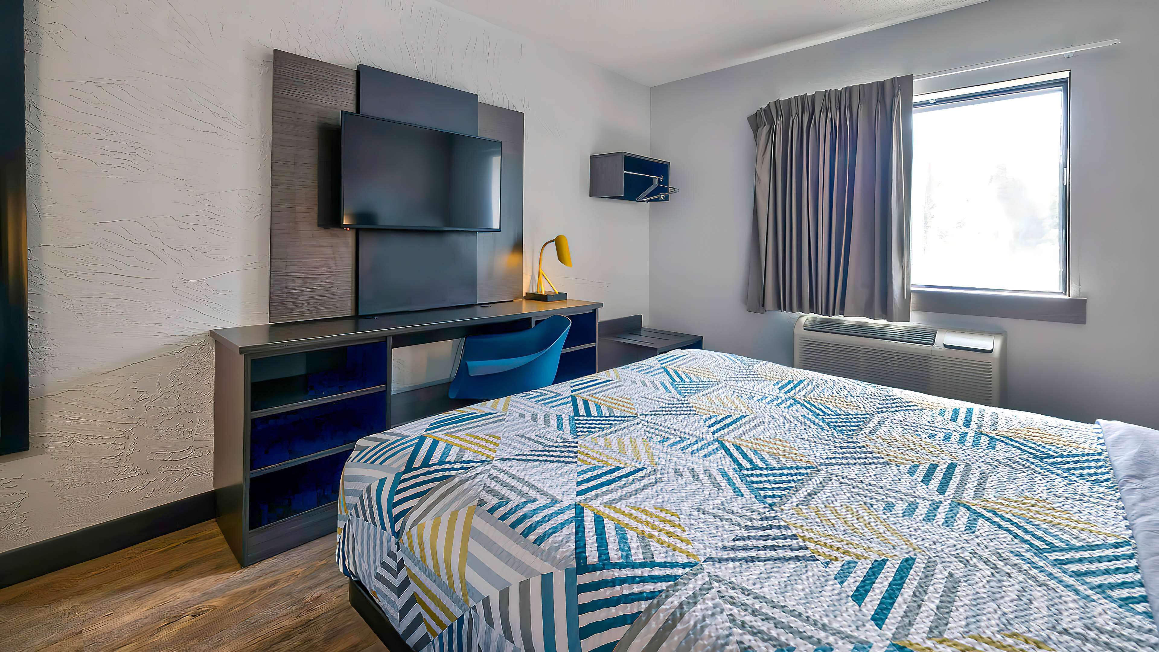 โต๊ะทำงาน, ผ้าม่านกันแสง, Wi-Fi ฟรี, ผ้าปูที่นอน