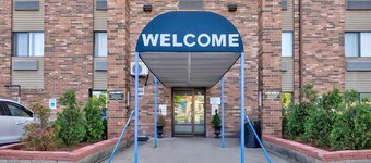 Motel 6 Milwaukee, WI - Glendale