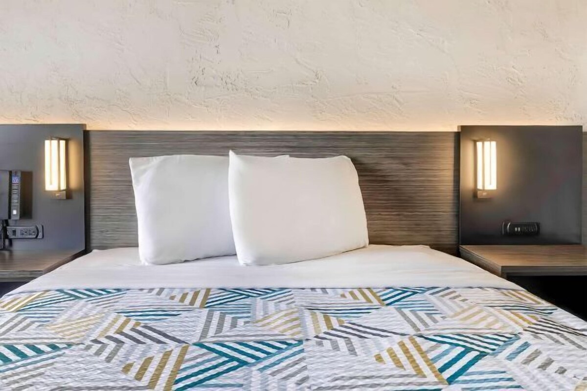 Desk, blackout curtains, free WiFi, bed sheets