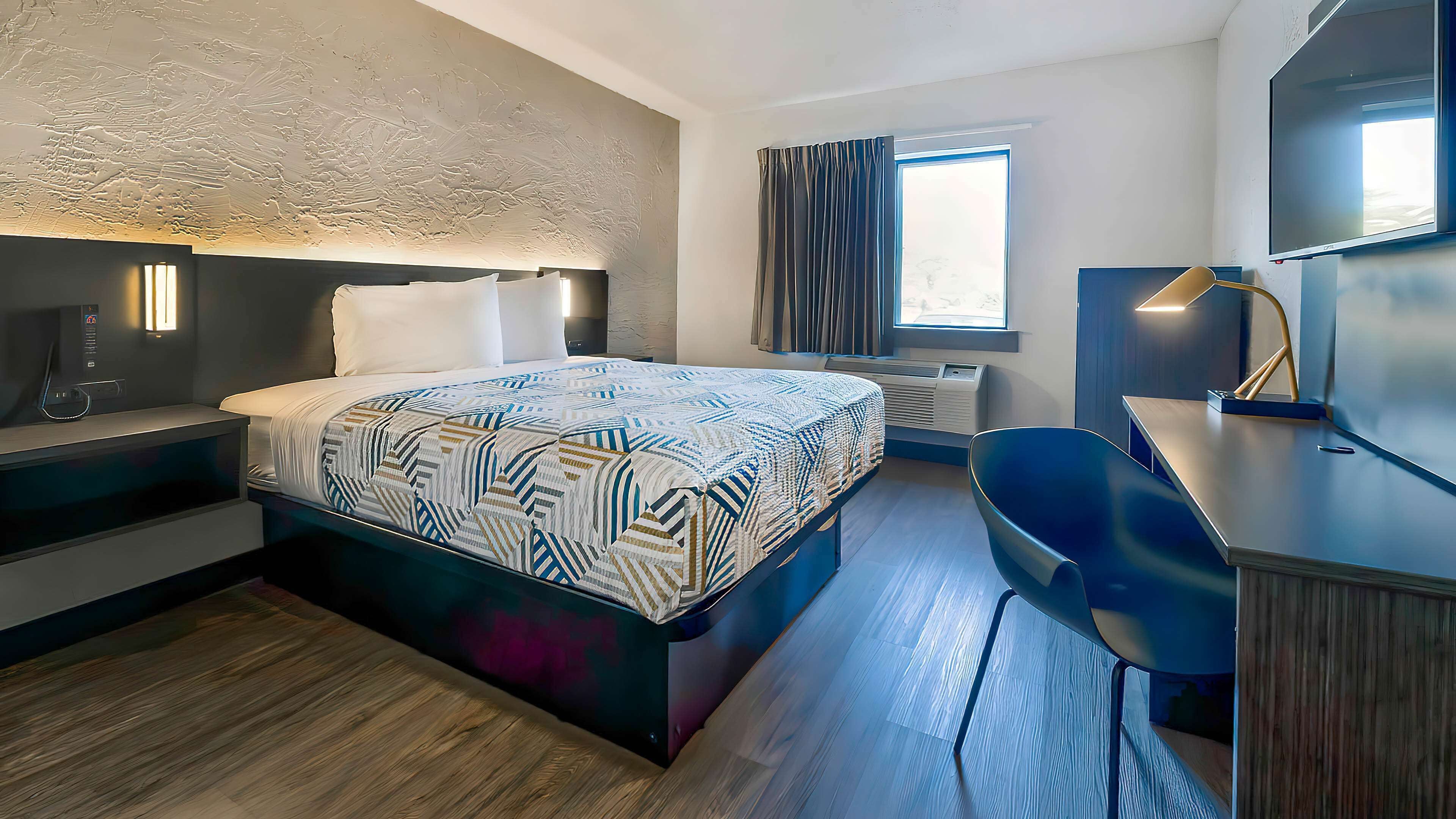 Desk, blackout drapes, free WiFi, bed sheets