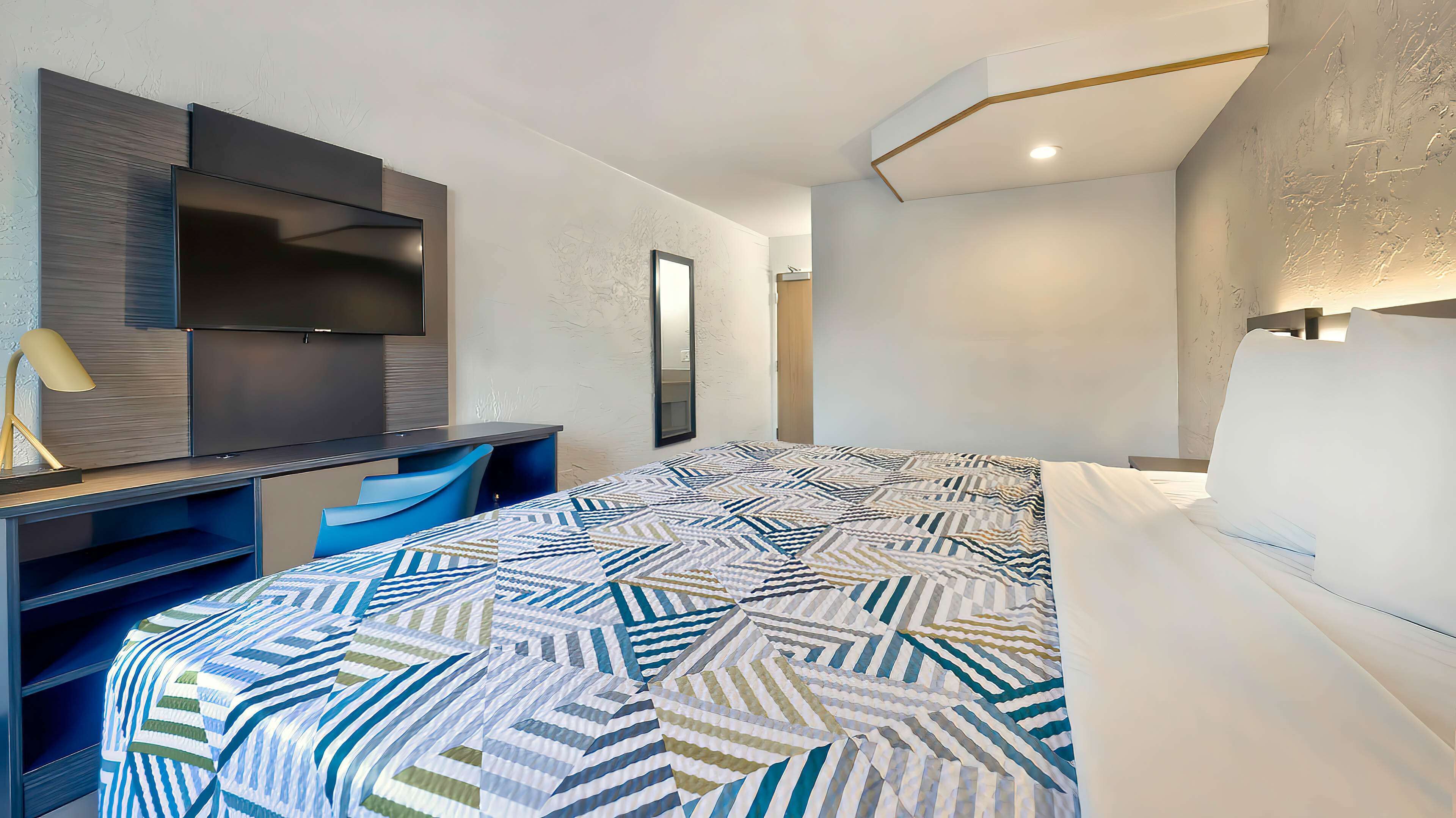 โต๊ะทำงาน, ผ้าม่านกันแสง, Wi-Fi ฟรี, ผ้าปูที่นอน