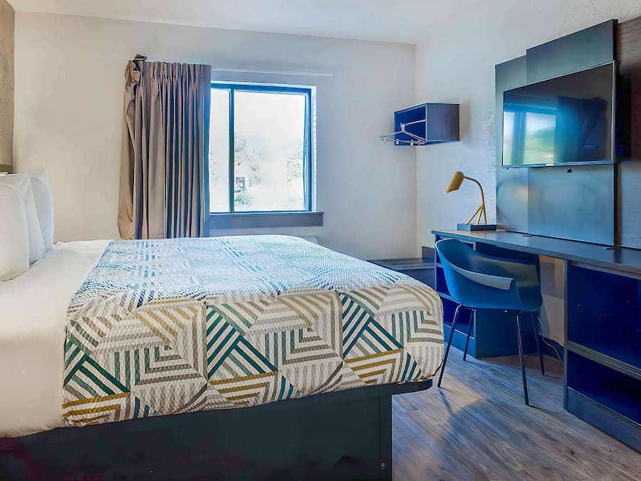 Desk, blackout curtains, free WiFi, bed sheets