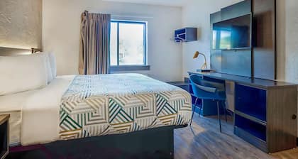 Motel 6 Milwaukee, WI - Glendale