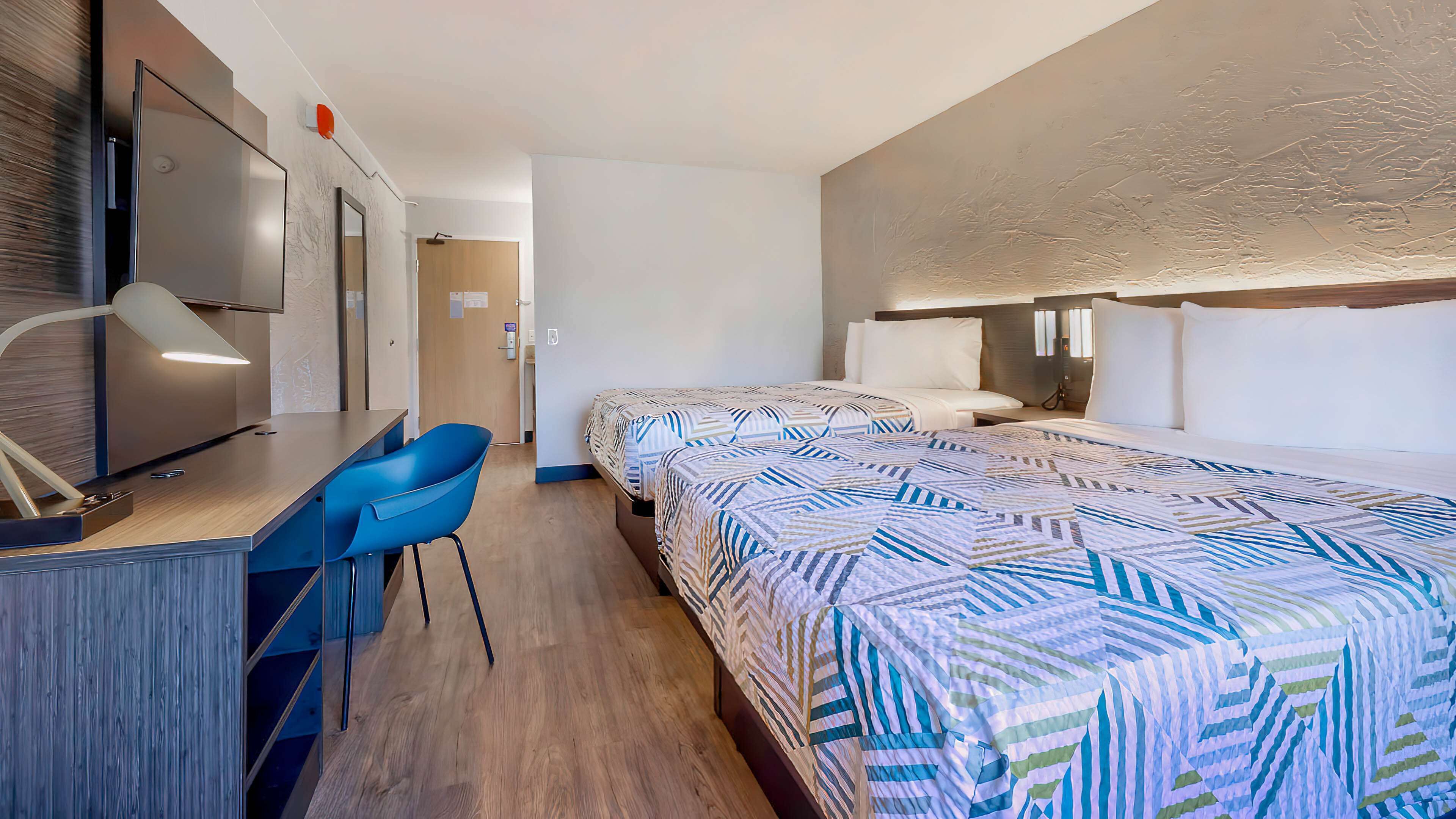 โต๊ะทำงาน, ผ้าม่านกันแสง, Wi-Fi ฟรี, ผ้าปูที่นอน