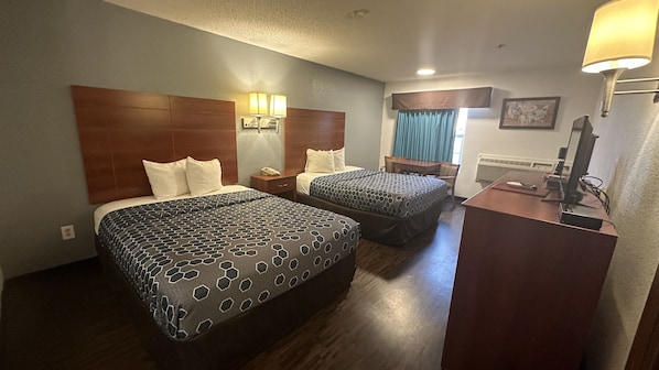 Chambre, 2 grands lits, fumeur | Bureau, lit de bébé (supplément), accès au Wi-Fi (inclus)