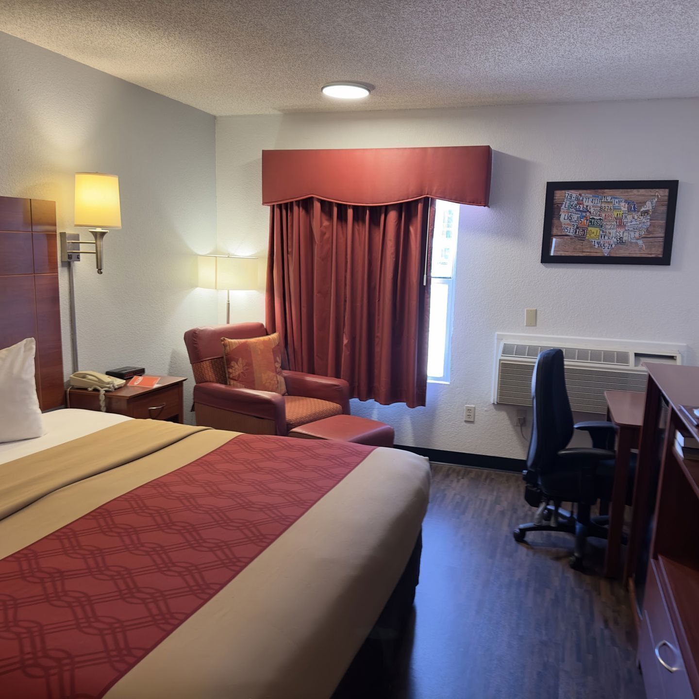 Desk, free WiFi, bed sheets