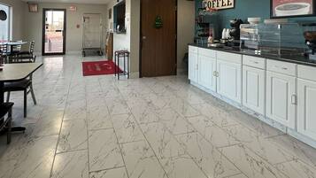 Café da manhã inglês grátis todos os dias