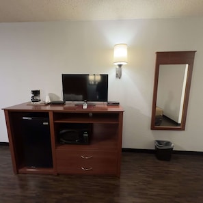 Desk, cribs/infant beds, free WiFi, bed sheets