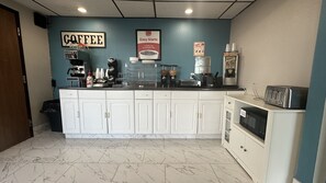 Free daily English breakfast