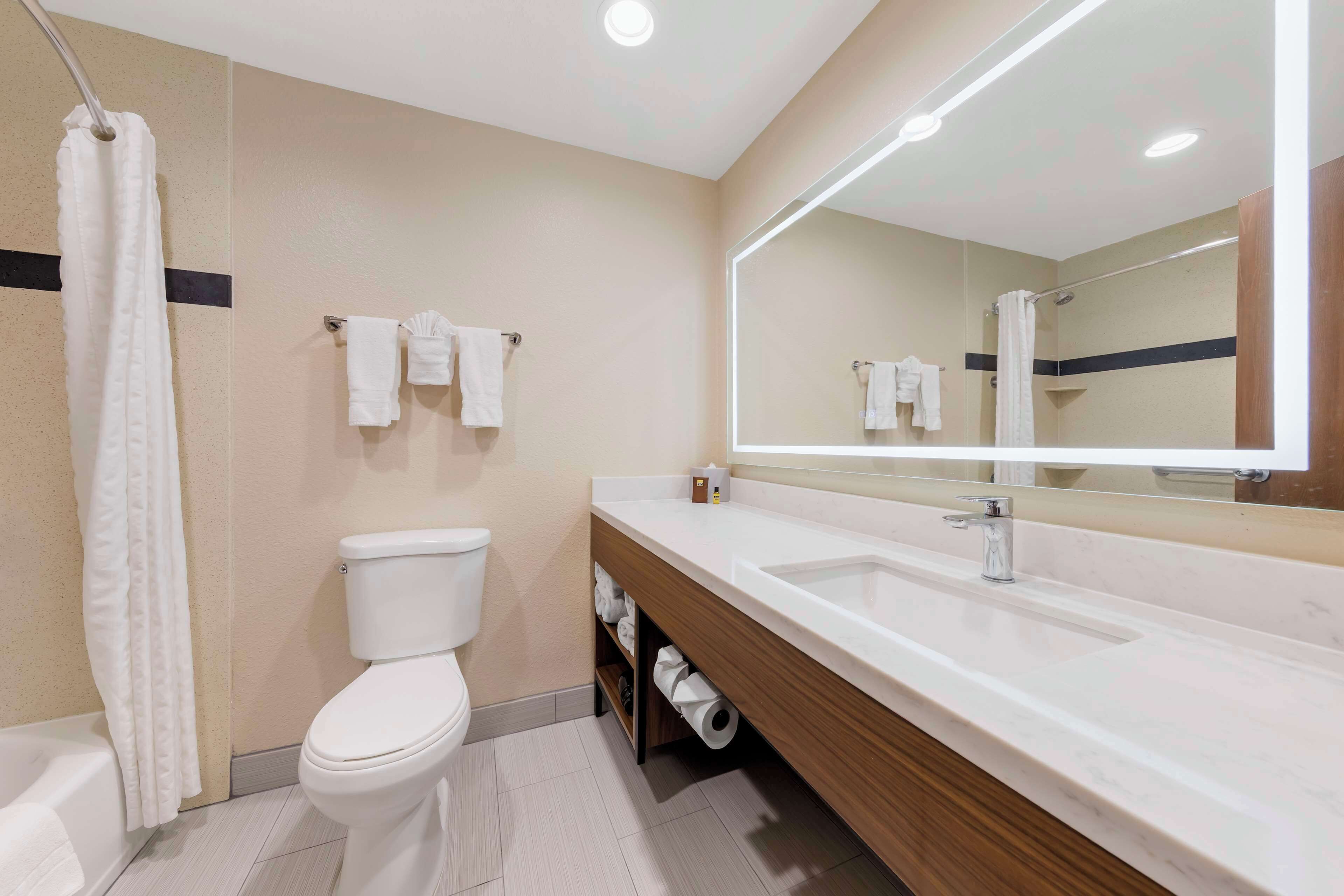 suite, 2 queen beds, non smoking, refrigerator & microwave (with sofabed) | bathroom | combined shower/bathtub, free toiletries, hair dryer, towels