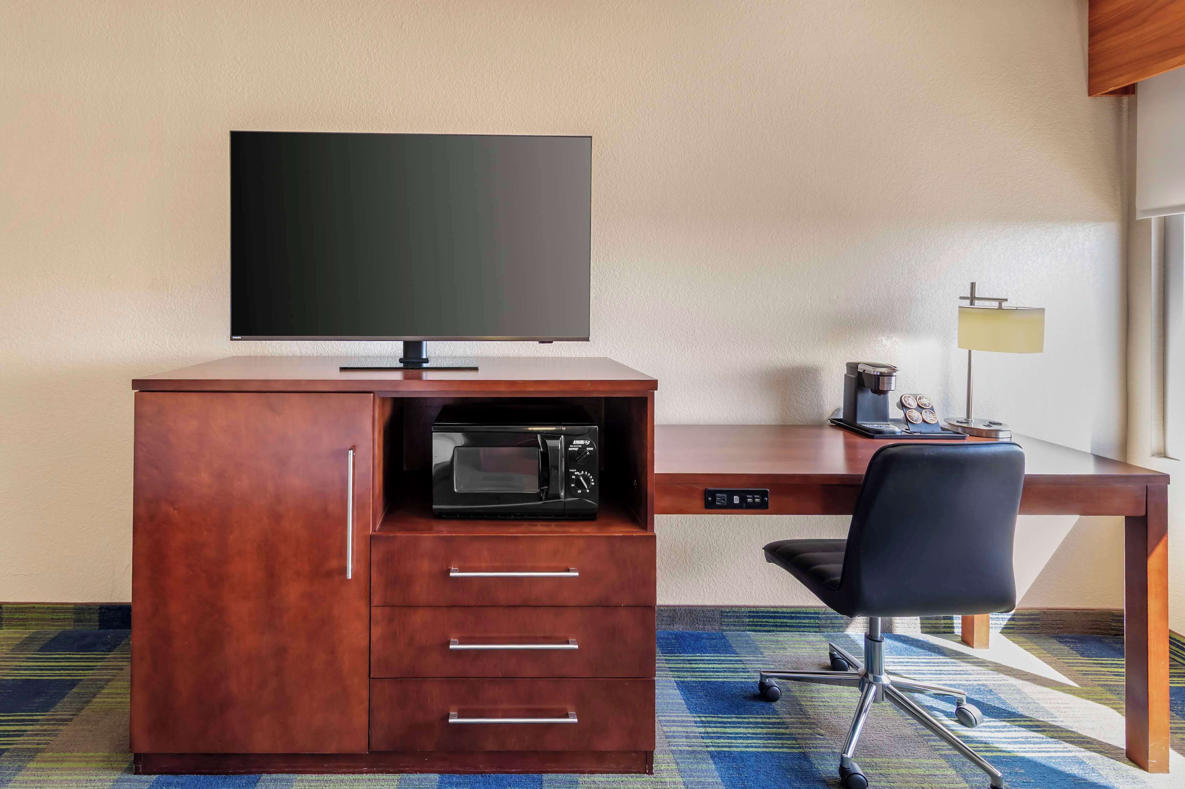 standard room, 1 king bed, non smoking, refrigerator & microwave | desk, laptop workspace, blackout curtains, iron/ironing board