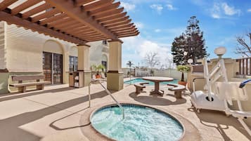 Outdoor pool, pool loungers