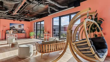 Coin salon dans le hall