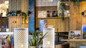 A cozy interior with wooden walls, hanging plants, and modern lighting fixtures. - Mercure Paris Orly Airport (Paray-Vieille-Poste)