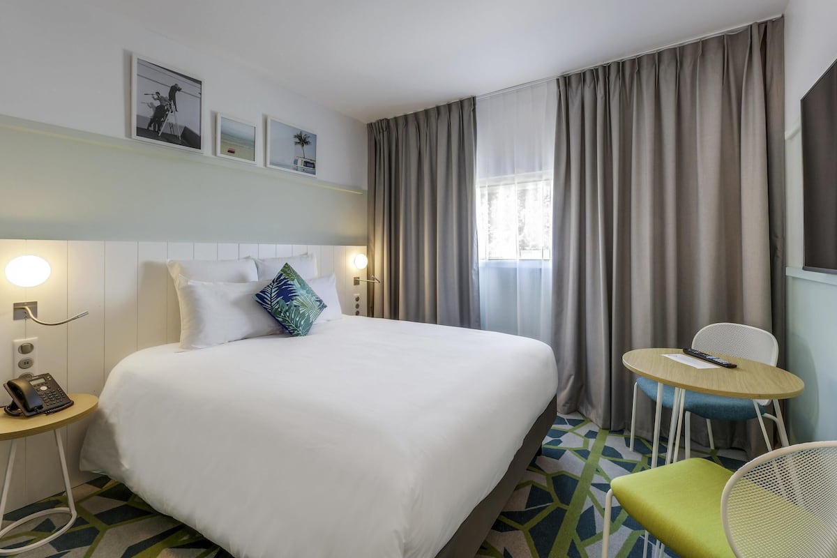 Premium bedding, desk, laptop workspace, soundproofing