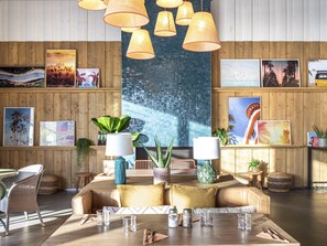 Breakfast, lunch, dinner served; French cuisine 