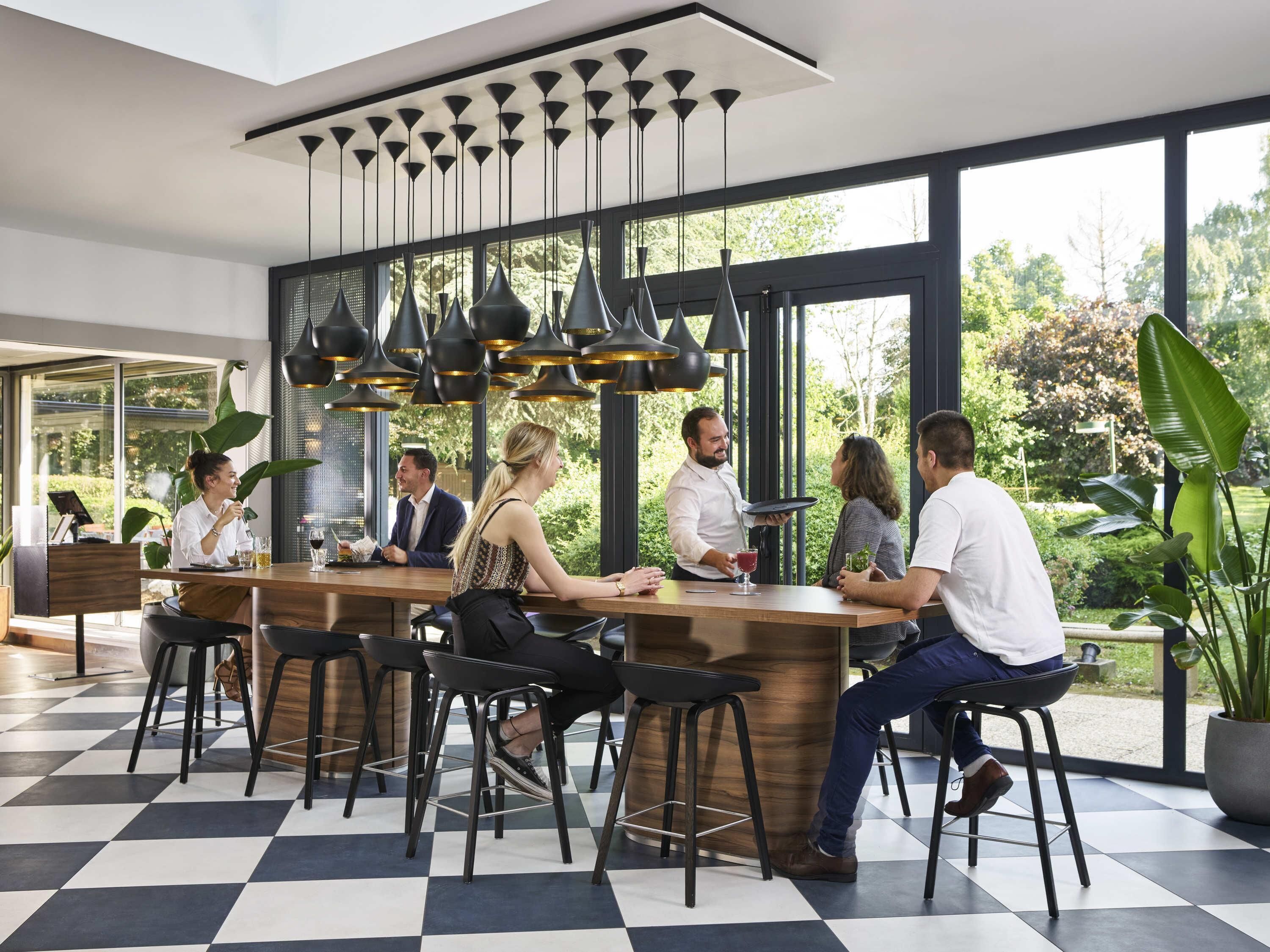 Déjeuner et dîner servis sur place