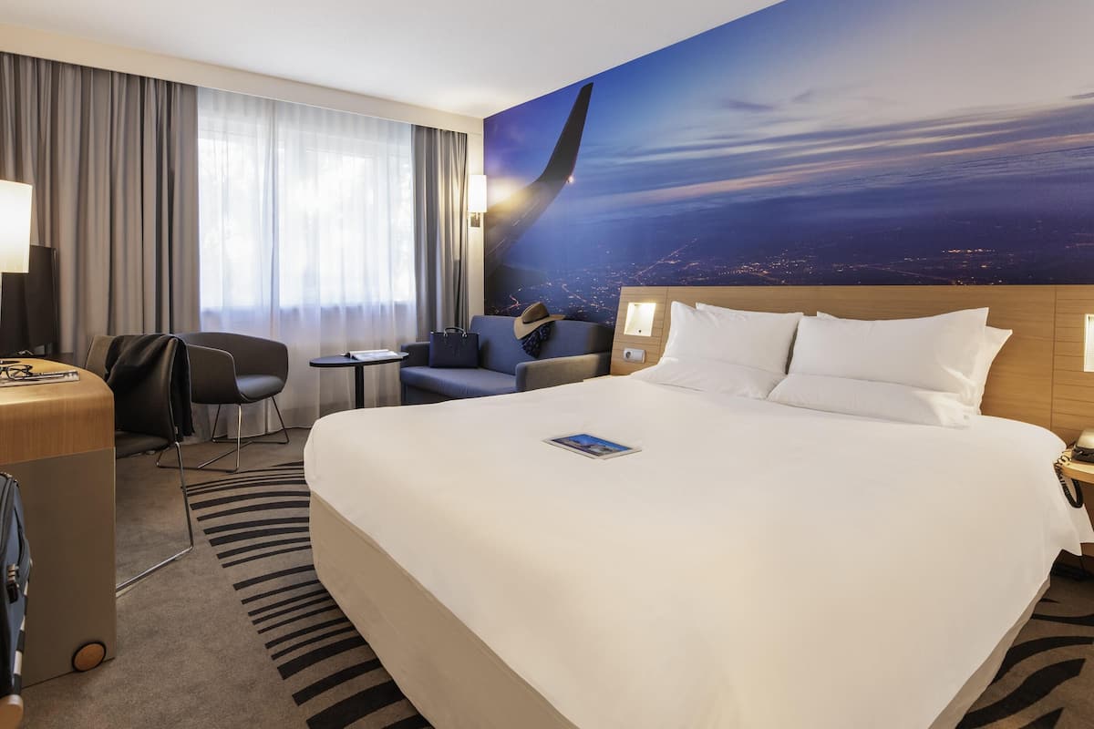 Classic Room, 1 Queen Bed with Sofa bed | Premium bedding, minibar, in-room safe, desk