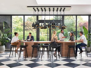 Lunch, dinner served; French cuisine, pool views  - Novotel Massy Palaiseau (Palaiseau)